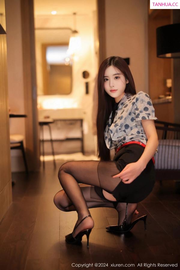   [XiuRen]高清写真图 2024.02.22 No.8125 晚苏susu 制服美腿第68张图片